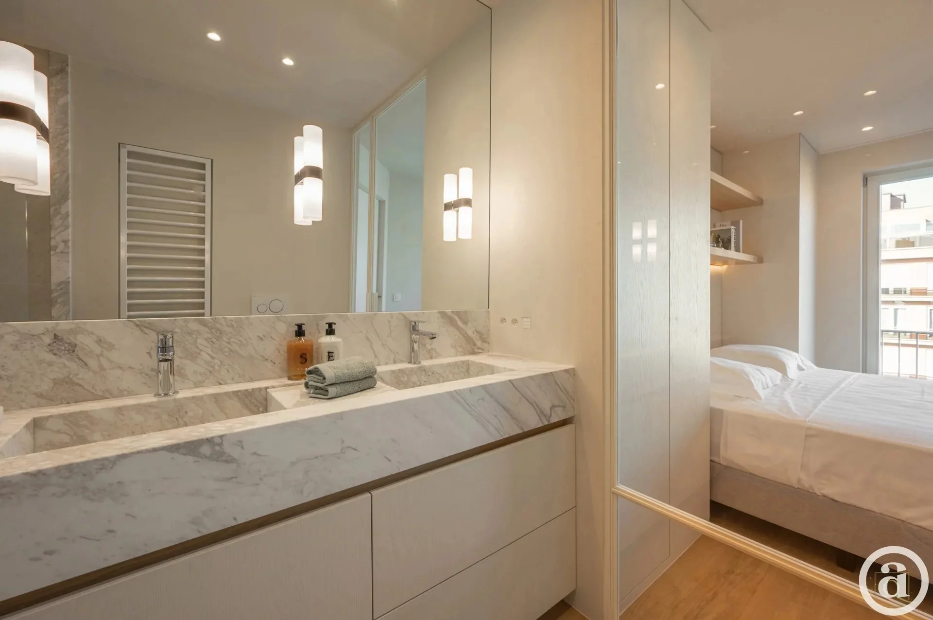 Luxueus gerenoveerd appartement vlakbij de winkels, het strand en de zee.