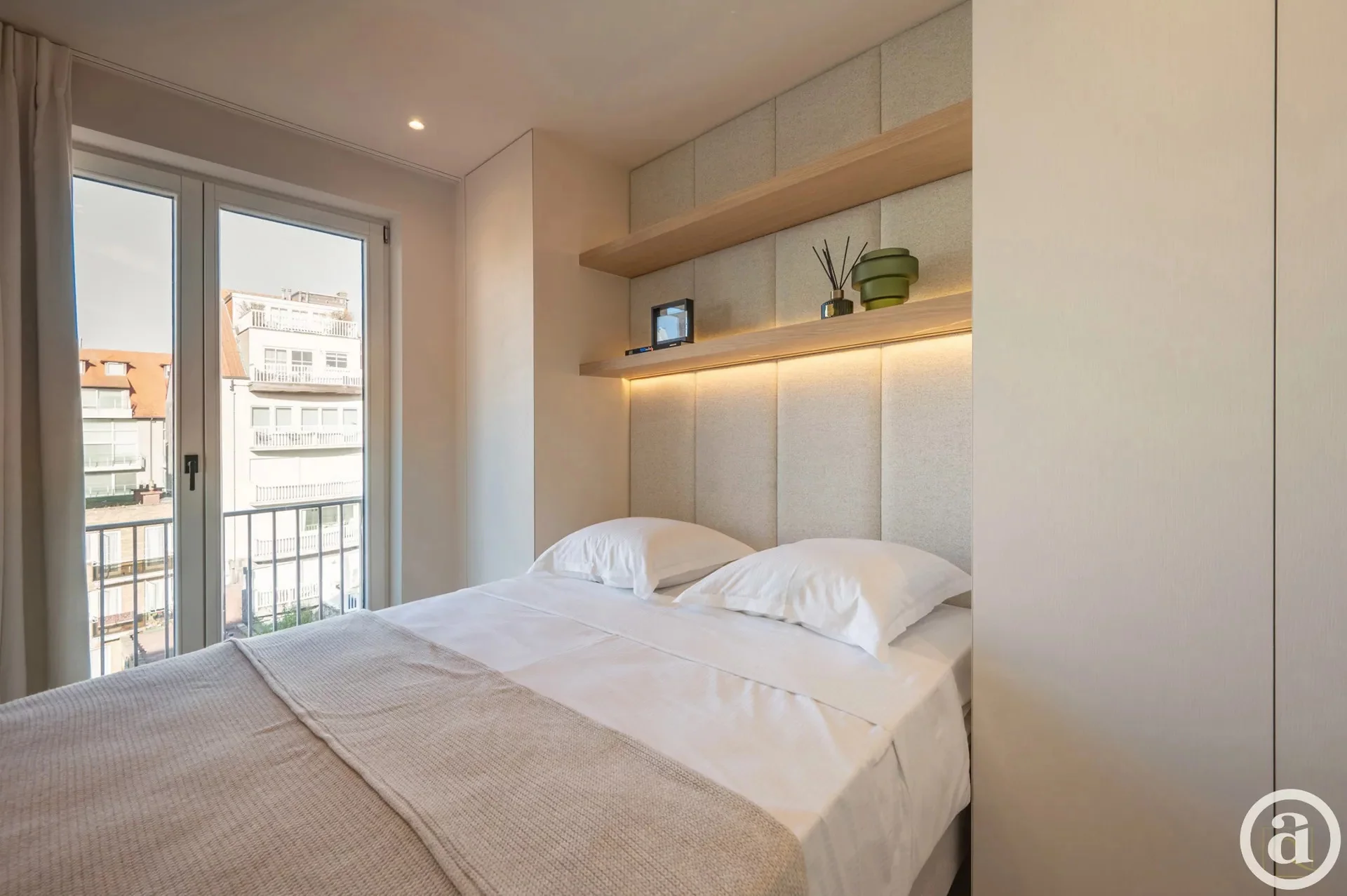 Luxueus gerenoveerd appartement vlakbij de winkels, het strand en de zee.