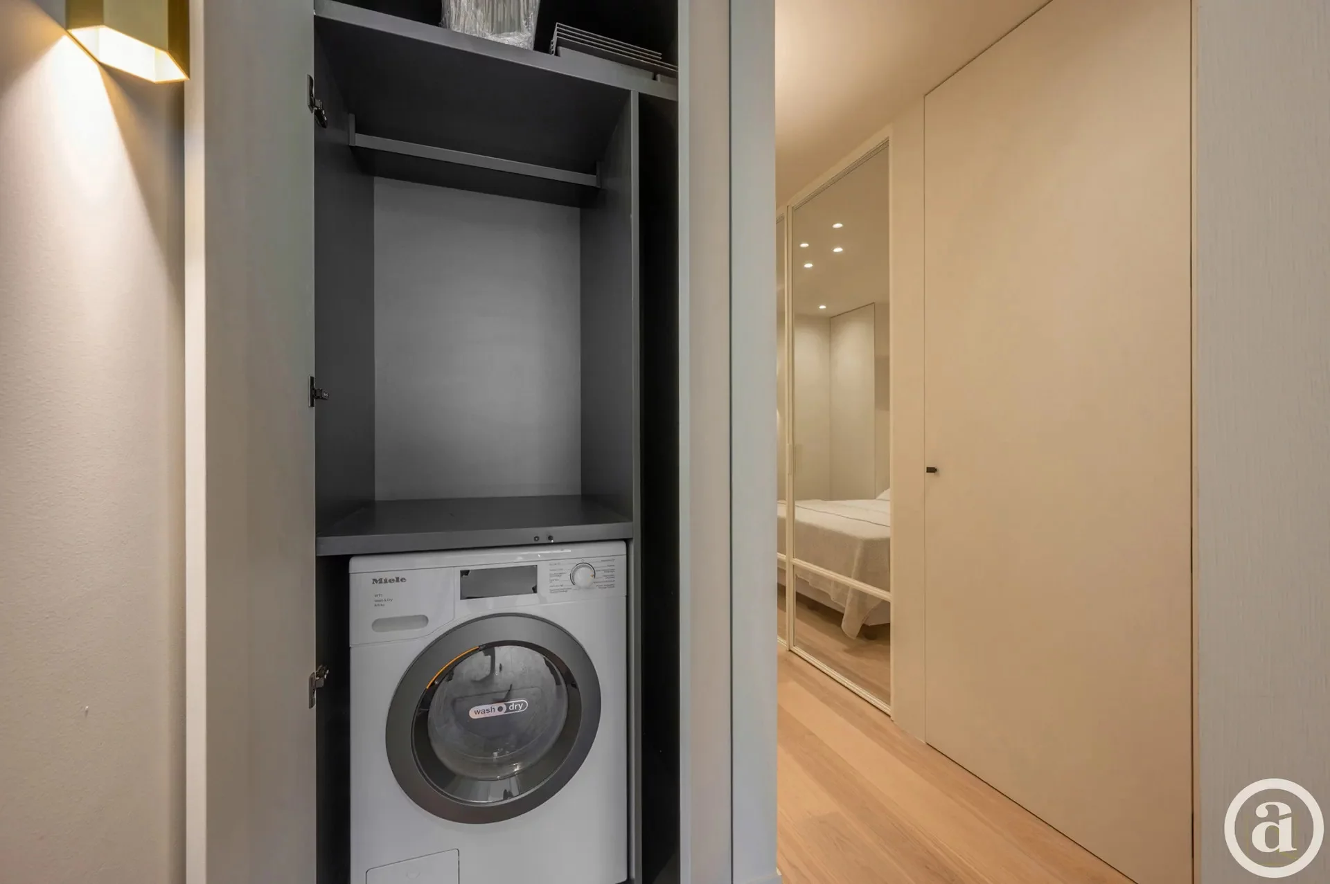 Luxueus gerenoveerd appartement vlakbij de winkels, het strand en de zee.