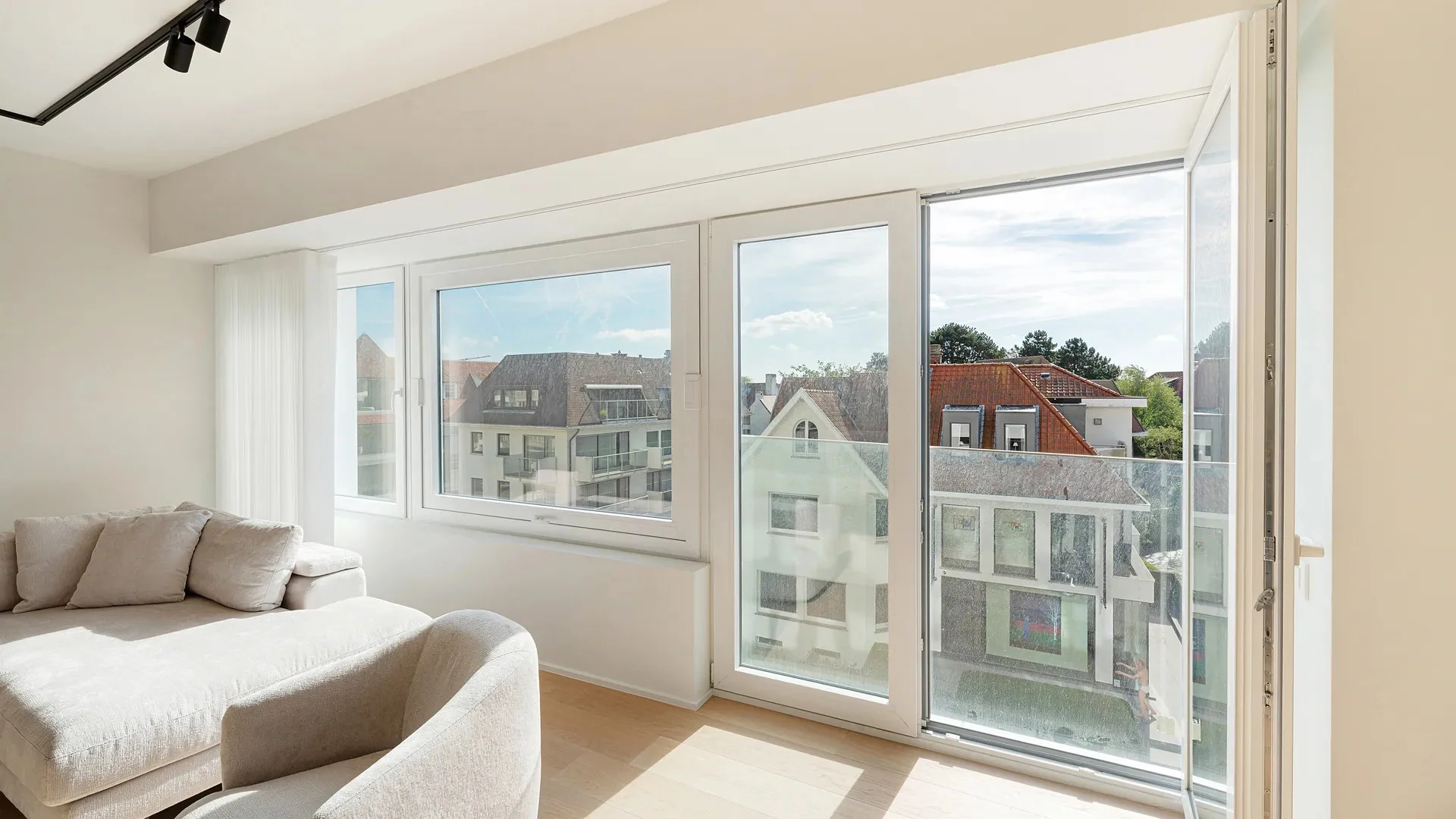 Luxueus appartement met panoramisch zicht in hartje ’t Zoute.