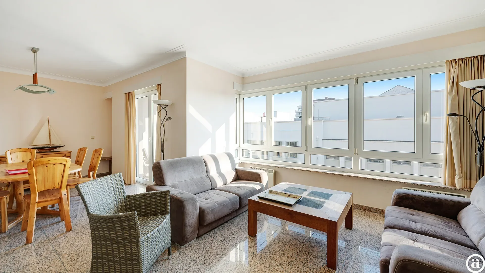 Ruim en breed appartement met zeezicht [Canada Square].