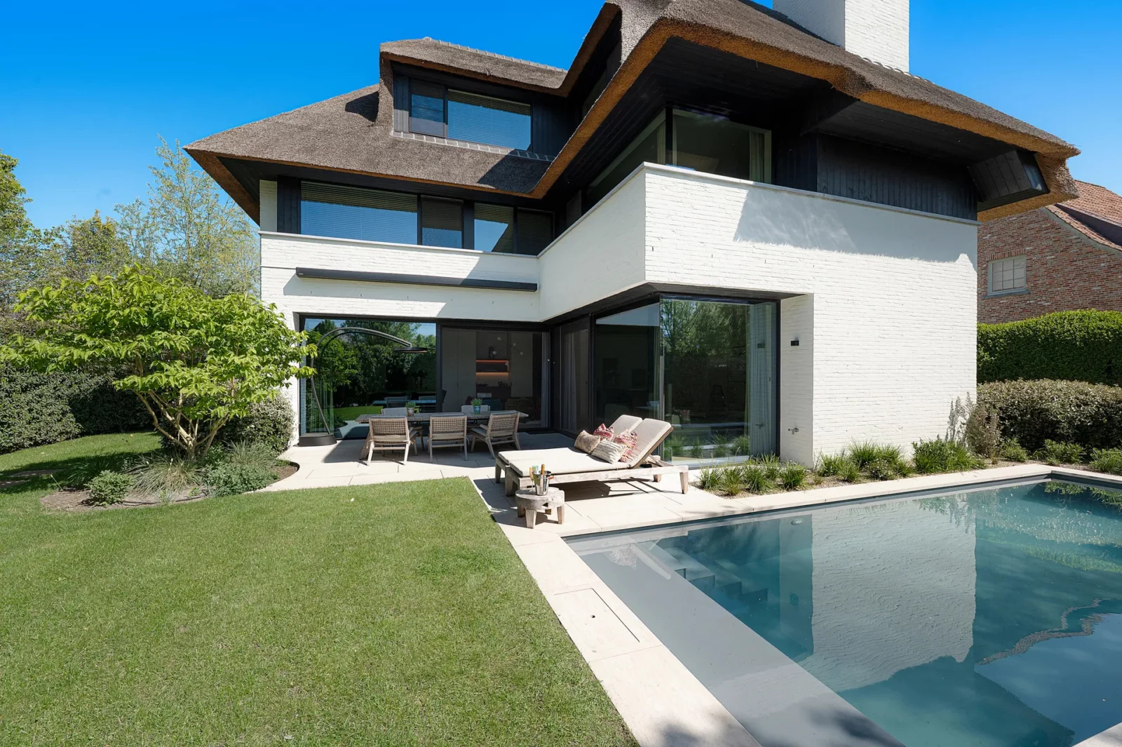 Exclusieve villa met zwembad en prachtige tuin in Knokke.