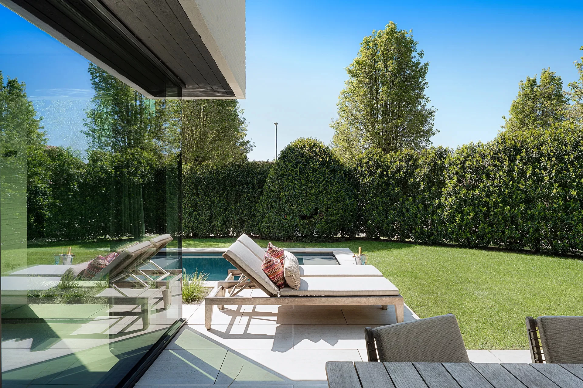 Exclusieve villa met zwembad en prachtige tuin in Knokke.