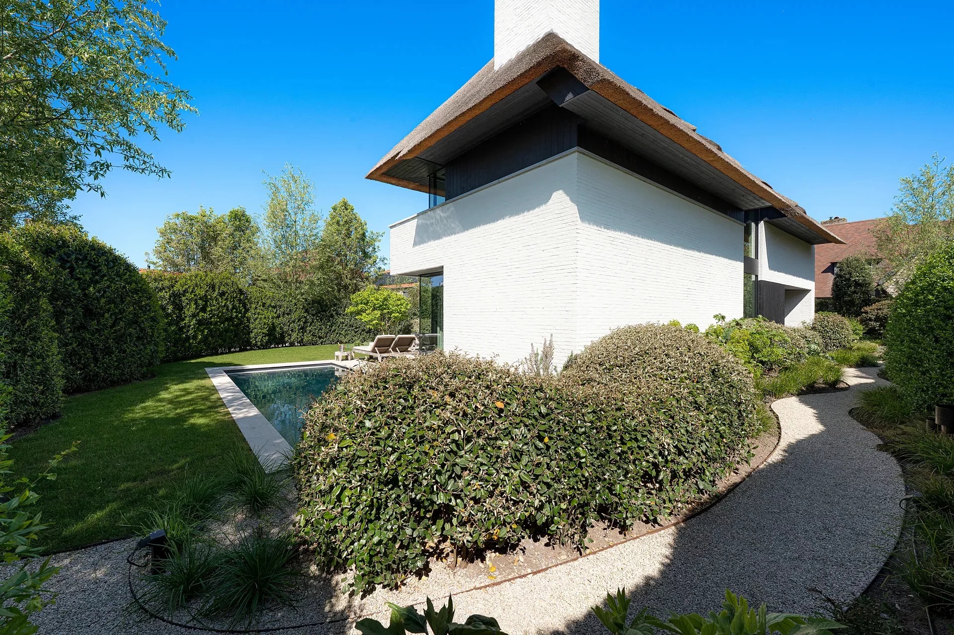 Exclusieve villa met zwembad en prachtige tuin in Knokke.