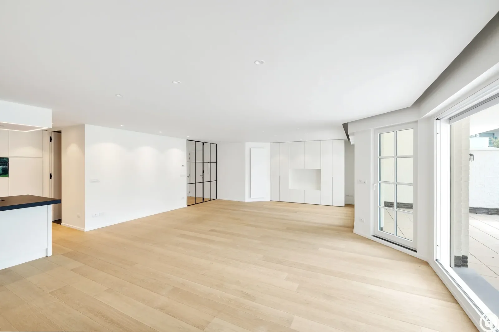 Zonovergoten tuin appartement met groot terras en prachtige tuin gelegen in het exclusieve domein Tennis Gardens.