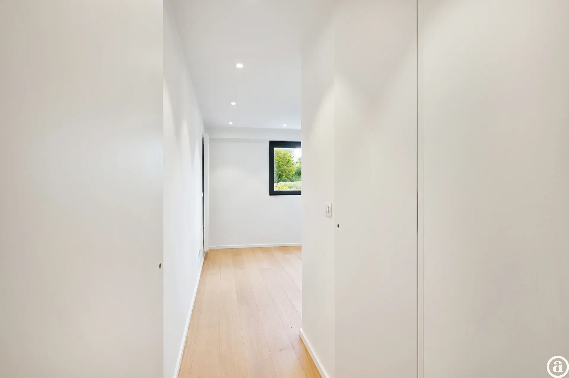 Zonovergoten tuin appartement met groot terras en prachtige tuin gelegen in het exclusieve domein Tennis Gardens.