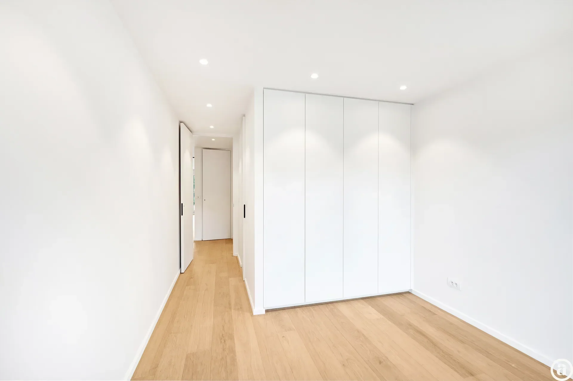 Zonovergoten tuin appartement met groot terras en prachtige tuin gelegen in het exclusieve domein Tennis Gardens.