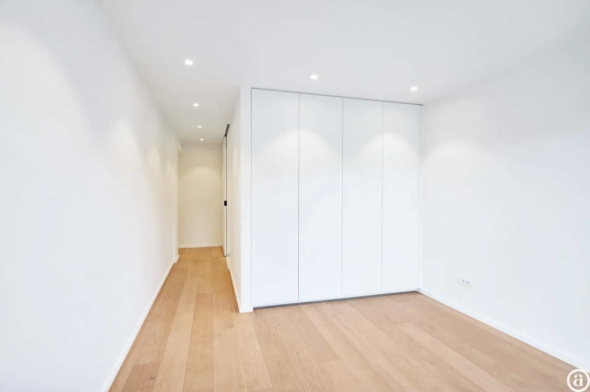 Zonovergoten tuin appartement met groot terras en prachtige tuin gelegen in het exclusieve domein Tennis Gardens.