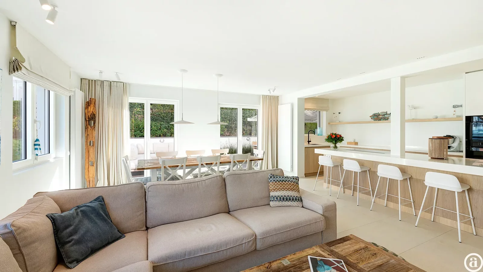Bel appartement avec jardin et 3 grandes chambres à Duinbergen