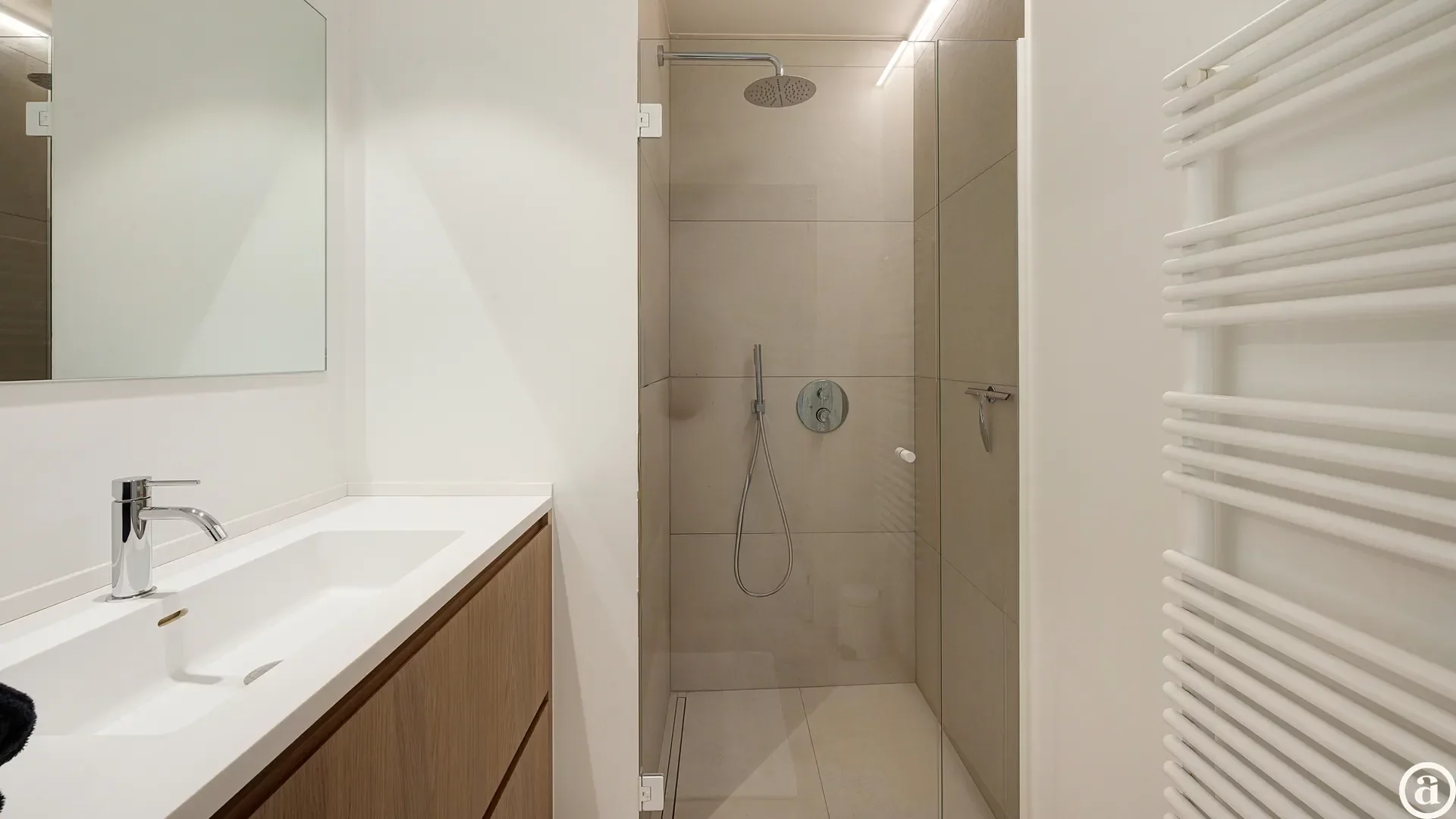 Bel appartement avec jardin et 3 grandes chambres à Duinbergen