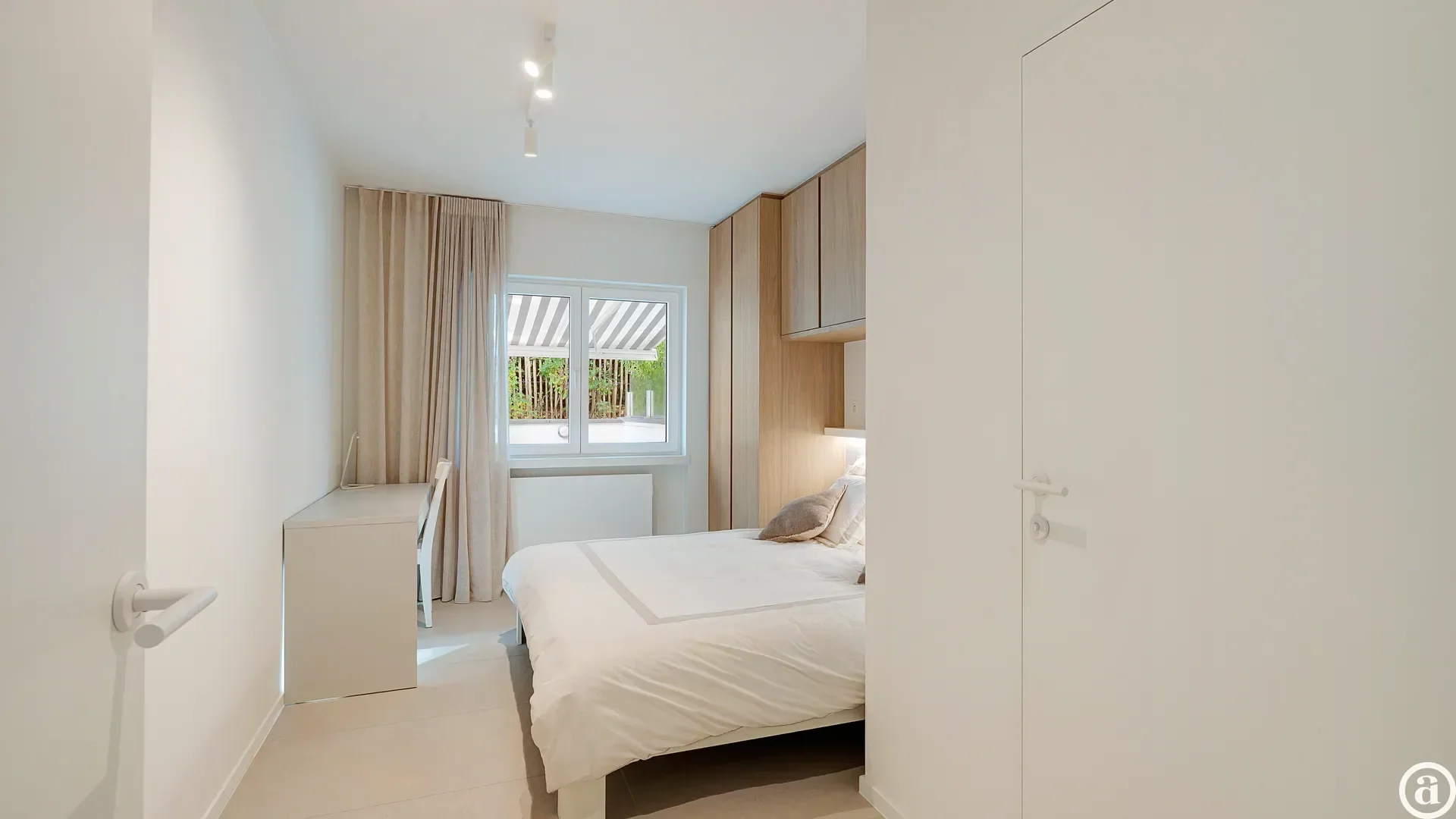 Bel appartement avec jardin et 3 grandes chambres à Duinbergen