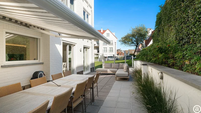 Bel appartement avec jardin et 3 grandes chambres à Duinbergen