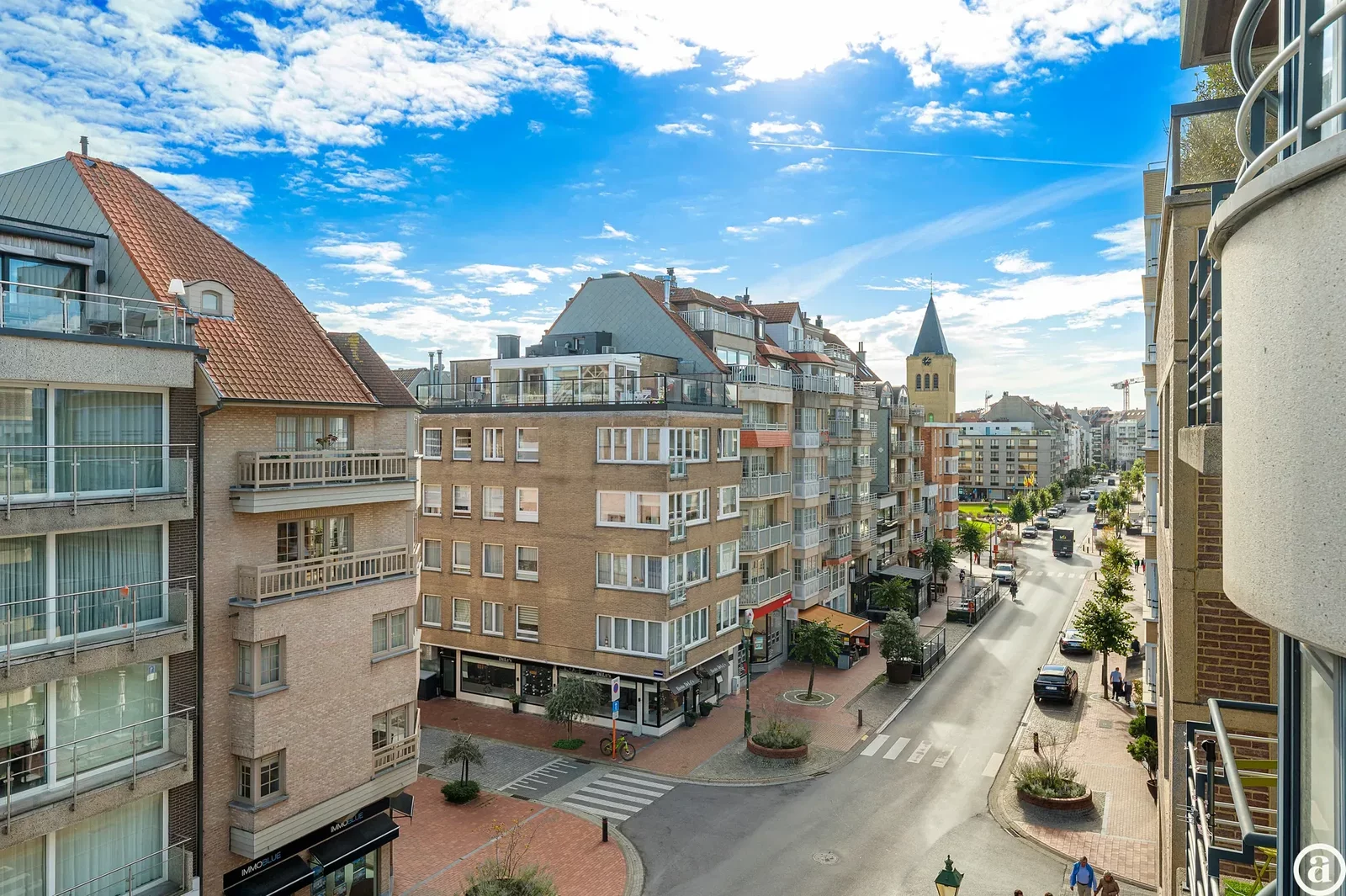Recent gerenoveerd appartement met zonnig terras in de Dumortierlaan.