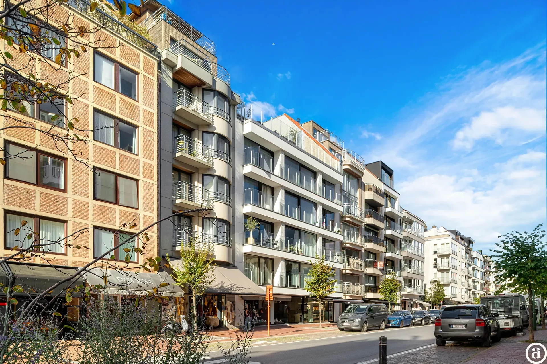 Recent gerenoveerd appartement met zonnig terras in de Dumortierlaan.