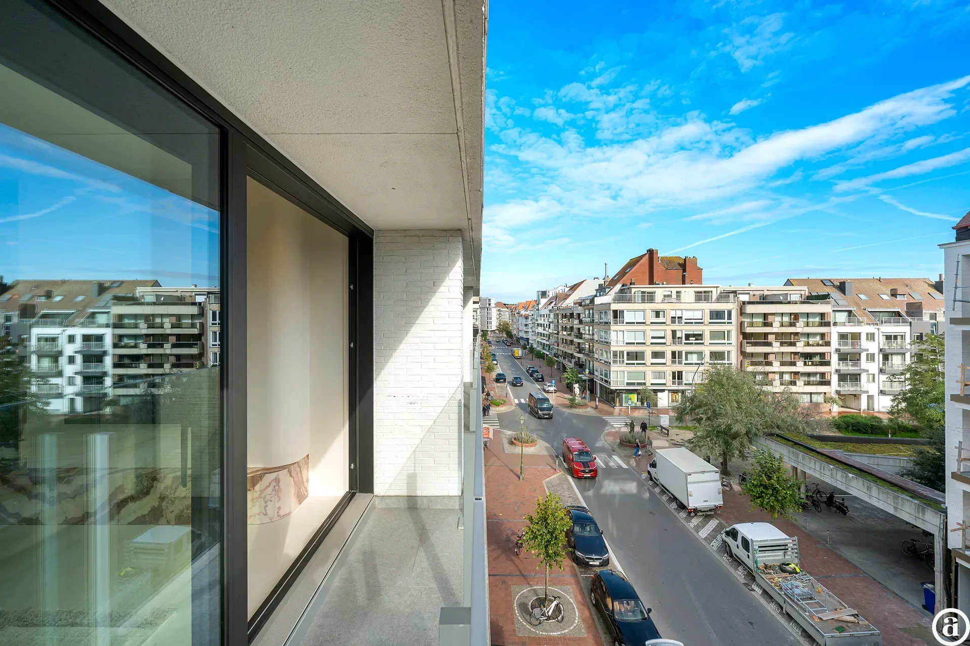 Recent gerenoveerd appartement met zonnig terras in de Dumortierlaan.
