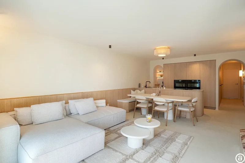 Recent gerenoveerd appartement met zonnig terras in de Dumortierlaan.