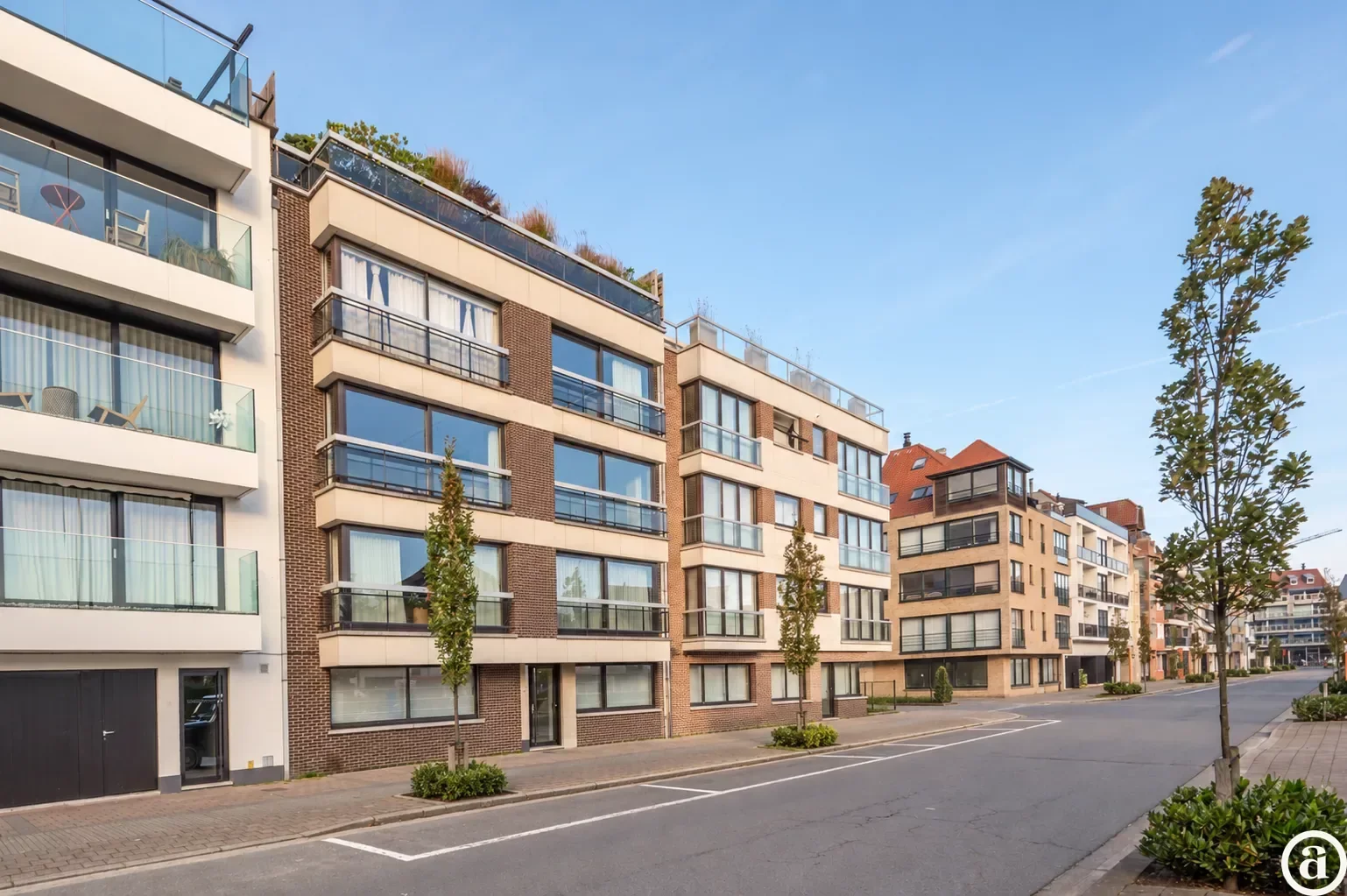 Luxueus appartement in het centrum van Knokke met uitzonderlijk ruim terras.
