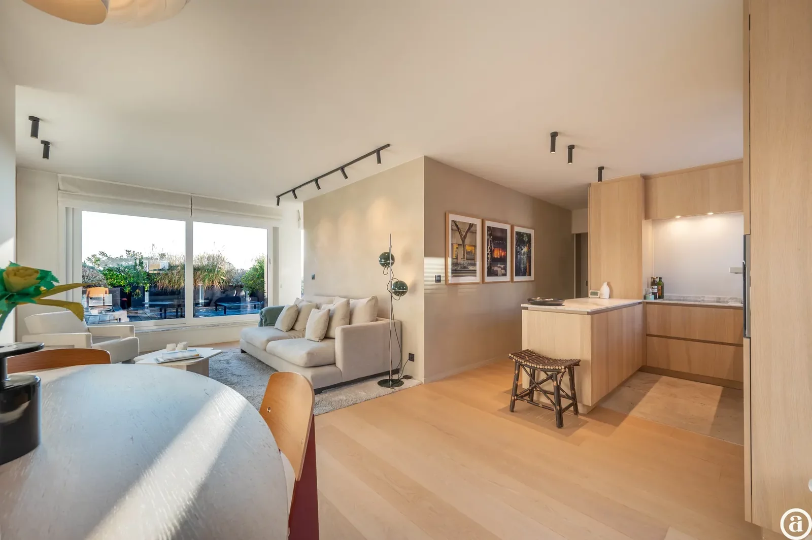Luxueus appartement in het centrum van Knokke met uitzonderlijk ruim terras.