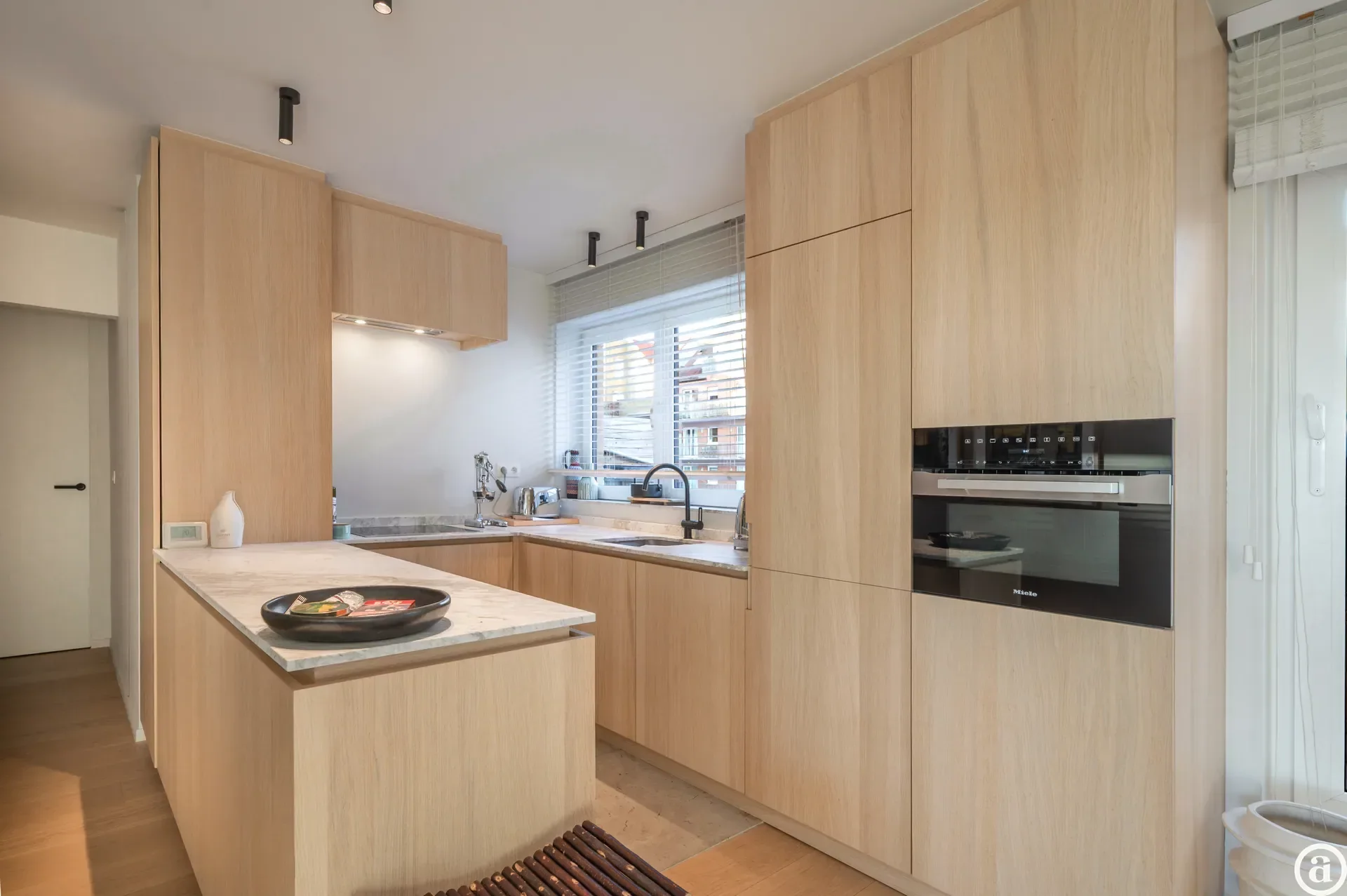 Luxueus appartement in het centrum van Knokke met uitzonderlijk ruim terras.