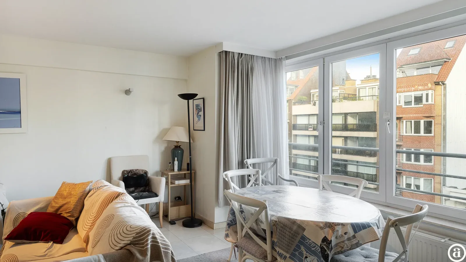 Lichtrijk appartement te Lippenslaan met ruime slaapkamers