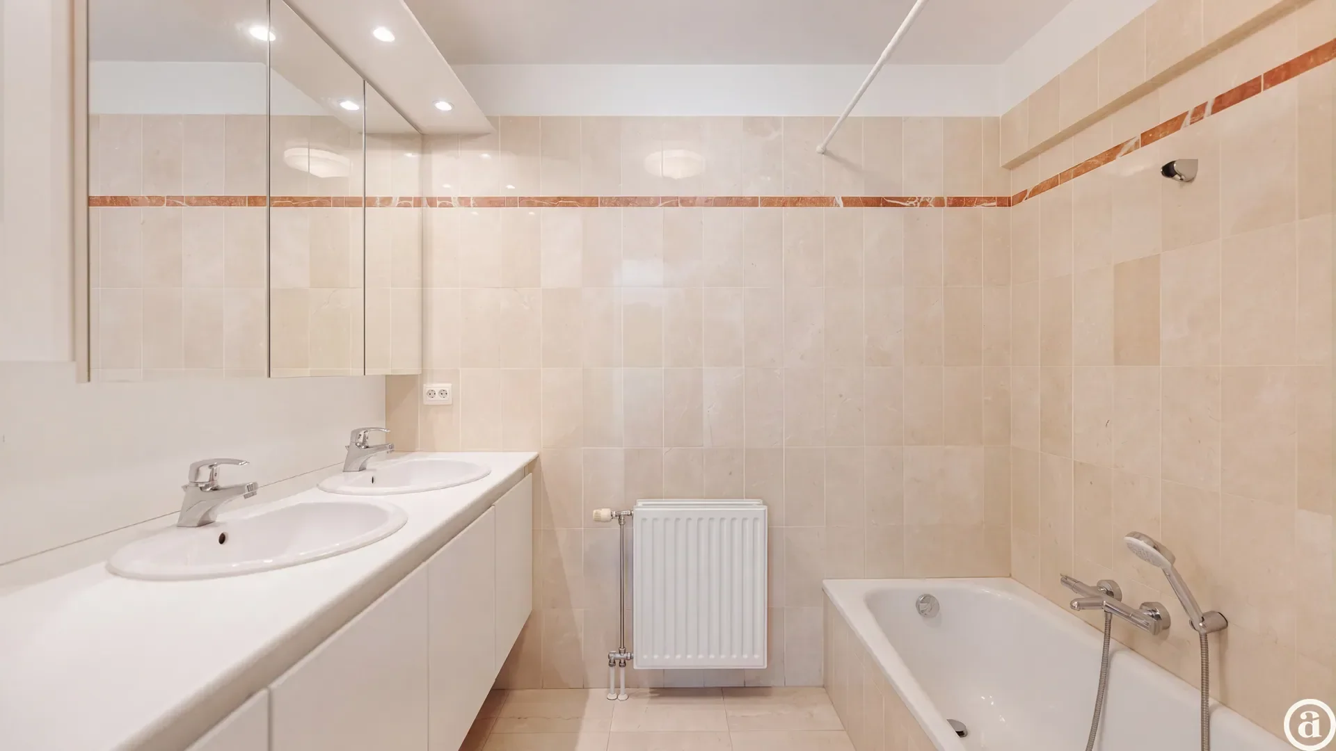 Lichtrijk appartement te Lippenslaan met ruime slaapkamers