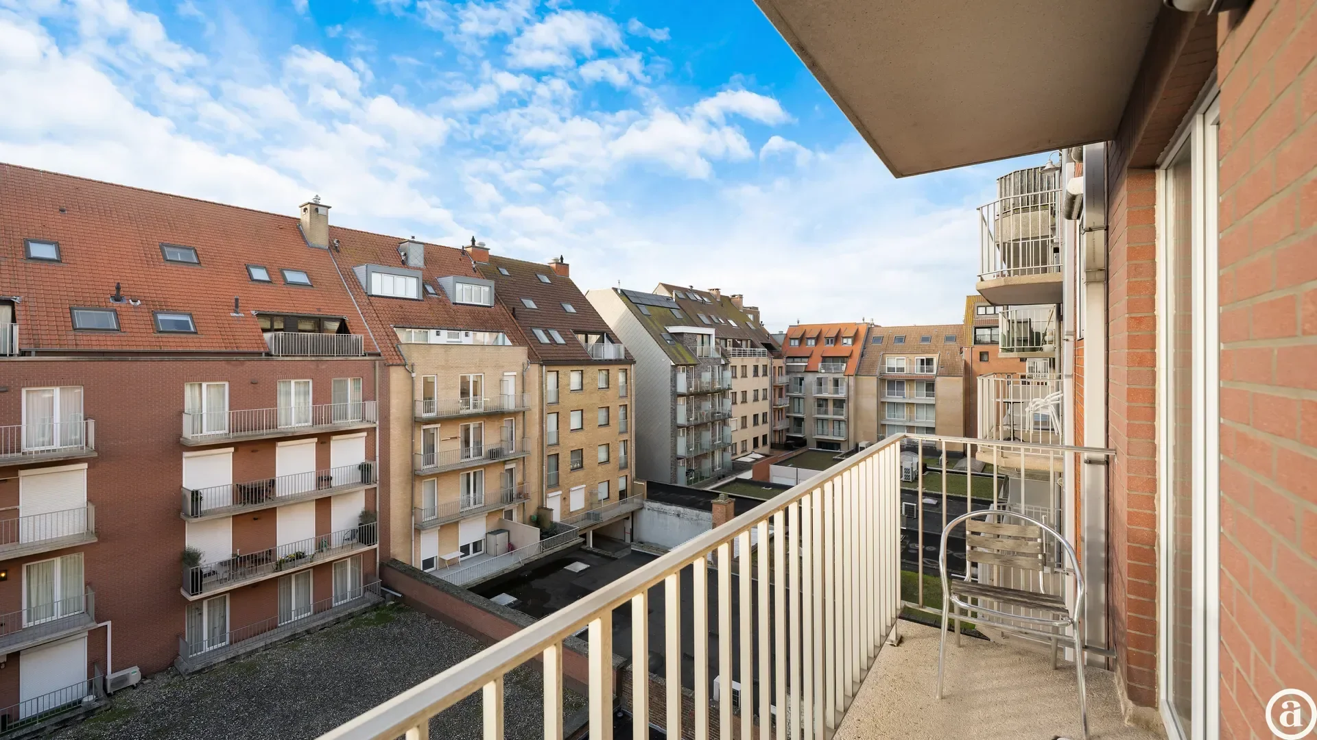 Lichtrijk appartement te Lippenslaan met ruime slaapkamers