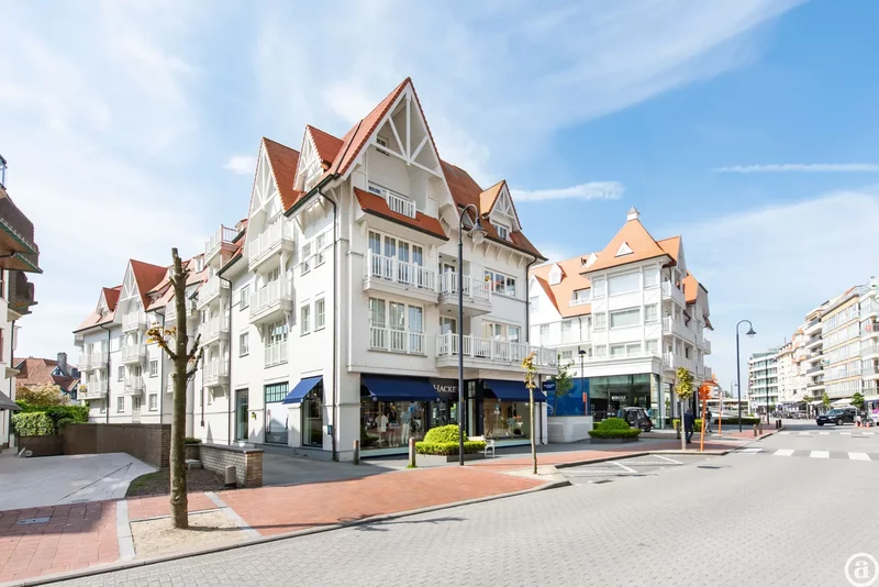 Garagebox in de residentie Long Beach, heel goed gelegen op de Kustlaan vlakbij het Albertplein.
